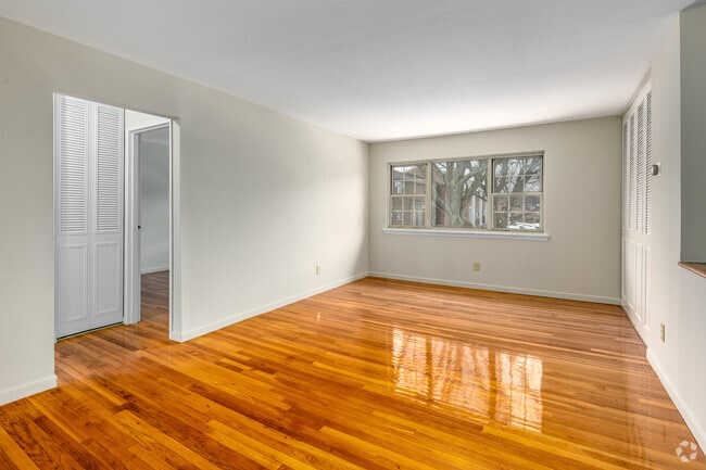 2 habitaciones, 1 baño - 1063 pies cuadrados - Sala de estar - Berdan Court