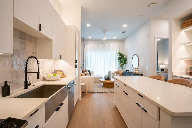 Cocina - Lantower Midtown