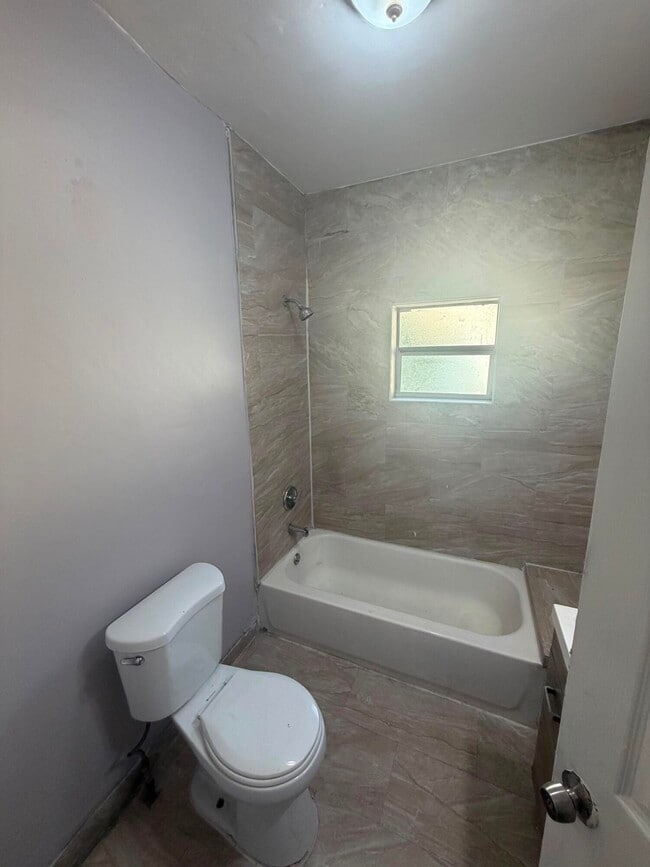 Building Photo - 420 Lilac Ct
