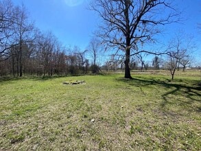 Building Photo - 236 Adelaide Dr