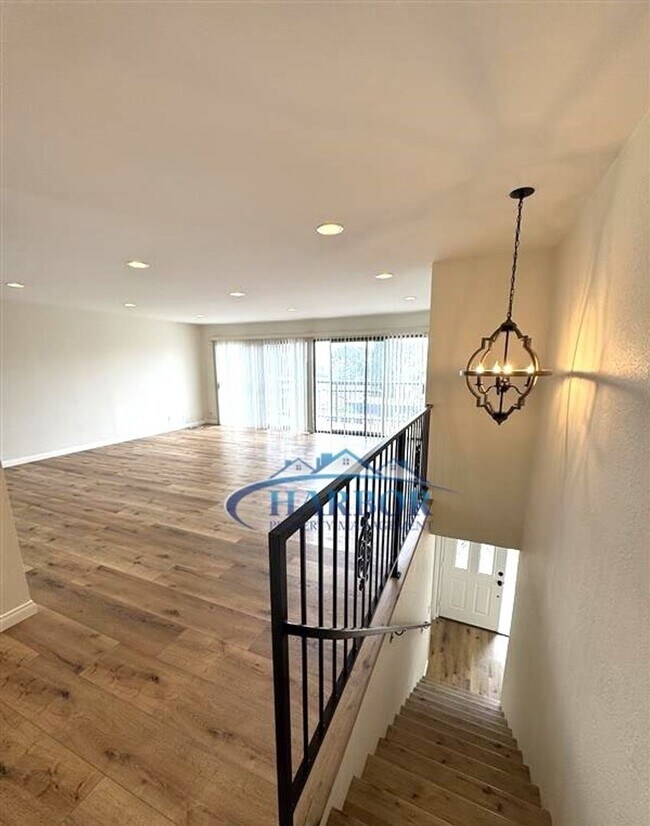 Foto del edificio - Beautifully Remodeled 4-Bedroom Home in Sa...