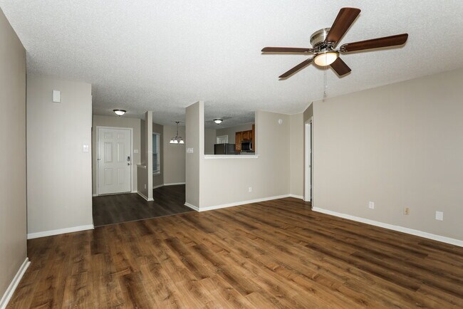 Foto del edificio - 687 Hickory Pine Dr