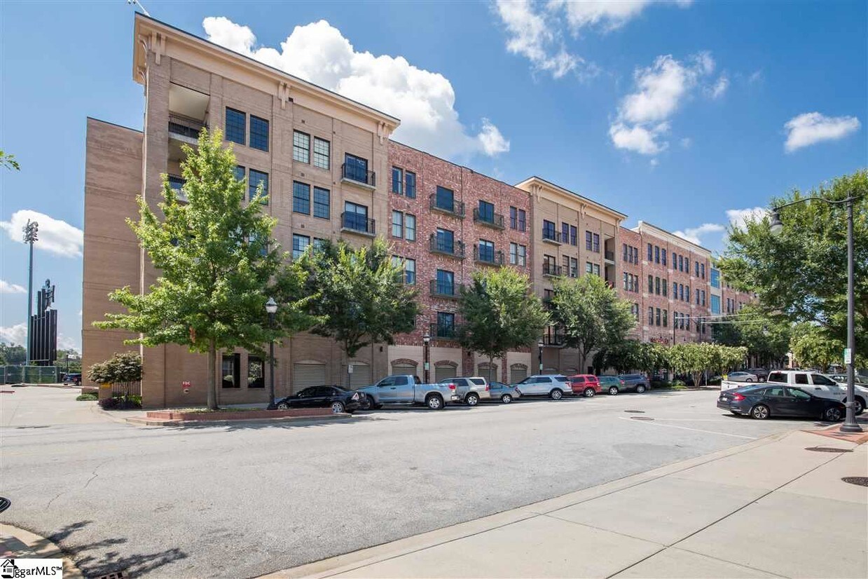 Foto principal - 927 S Main St