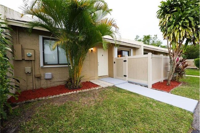 Building Photo - 10127 Boca Bend E