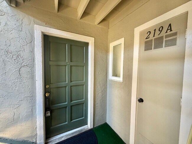 Building Photo - SANTA CLARA - Remodeled unit with patio, two parking spaces, community pool