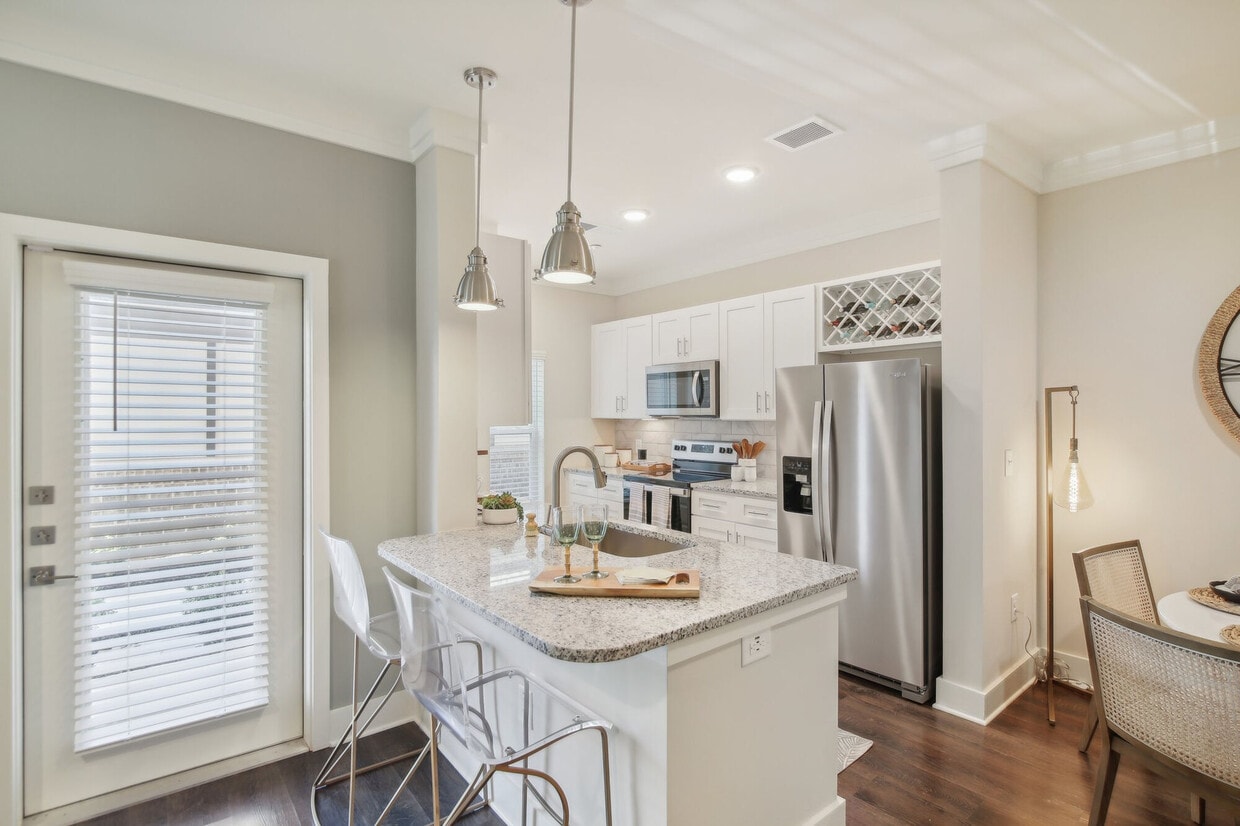 Primary Photo - Somerset Apartments