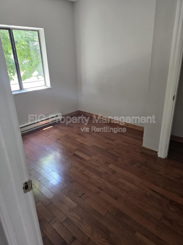 Primary Photo - 431 W G St