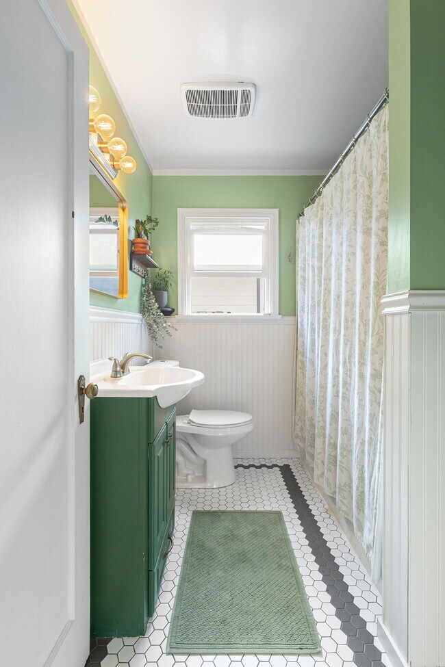 Foto del edificio - 1331 Rainier Ave