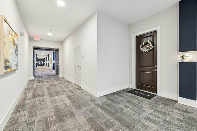 Pasillo - Overture Dr. Phillips 55+ Active Adult Apartment Homes