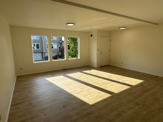 Building Photo - FULLY GUTTED & RENOVATED 4-Bedroom Condo N...