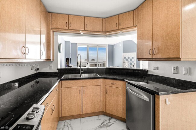 Foto del edificio - 3 br, 3 bath Condo - 801 Brickell Key Blvd...