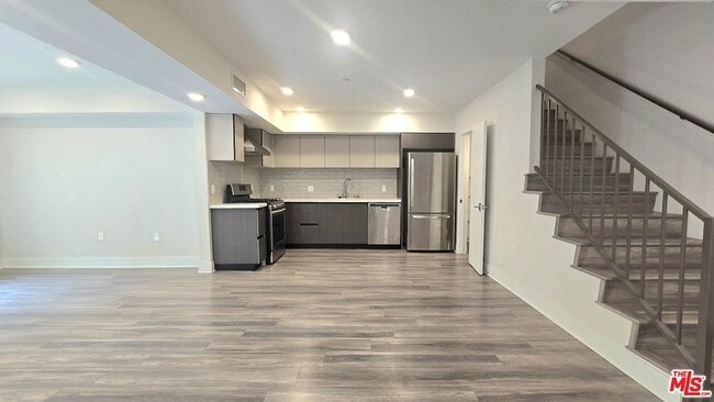 Foto del edificio - 5030 Rosewood Ave
