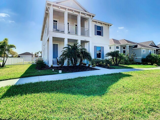 Building Photo - 4 Bedroom, 3 1/2 Bath Wesley Chapel Home f...