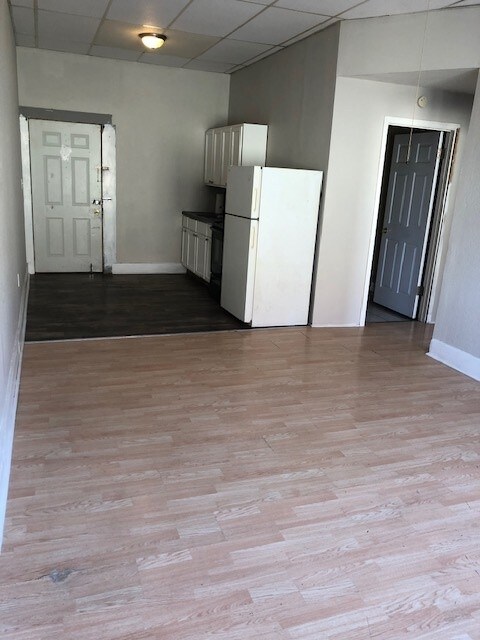 Foto del edificio - 80 N Main St