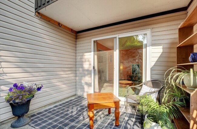 Photo du bâtiment - 1506 Admirals Rd