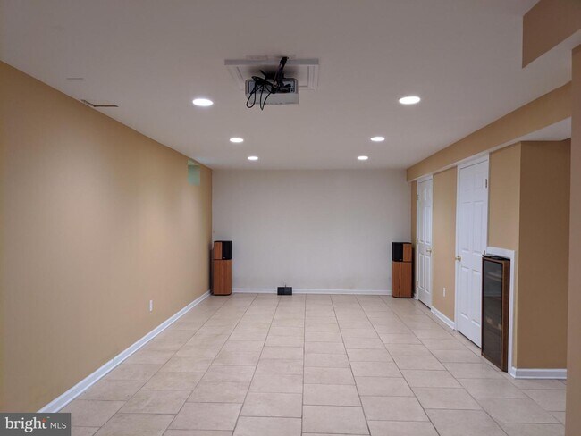 Foto del edificio - 16 Rutgers Ln