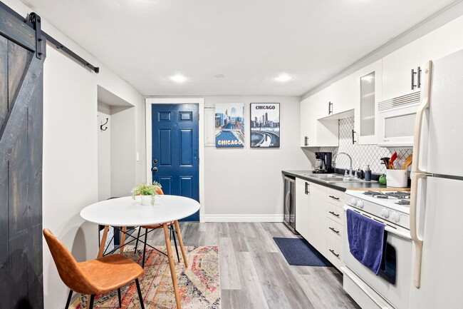 Foto del edificio - 2357 W Moffat St
