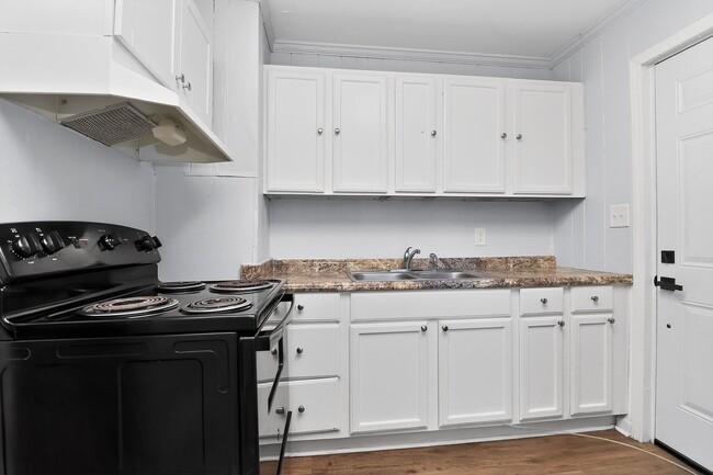 Foto del edificio - Cozy 2 Bedroom Duplex Close to NoDa!