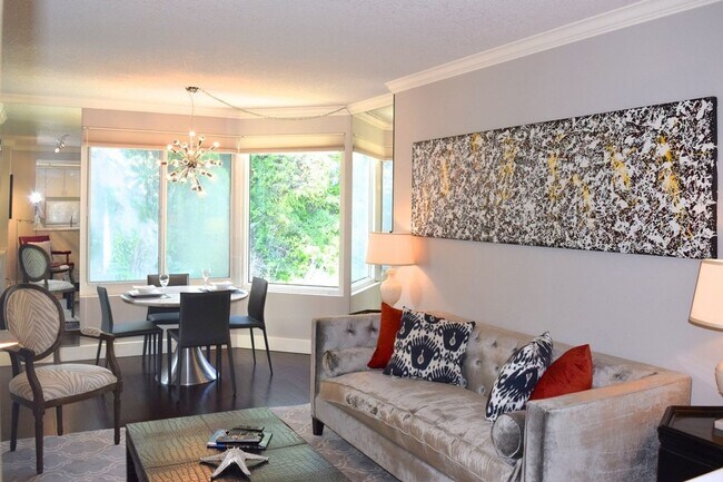 Foto del edificio - Mid-Term Occupancy, Telegraph Hill Furnished Condo- 1 Car Parking- 24 Hour Doorman - Fitness Center