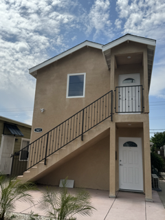 Primary Photo - 1421 N Hollywood Way