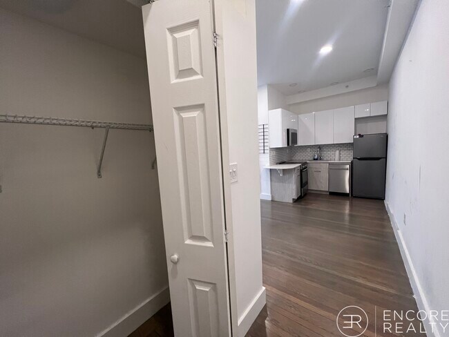 Building Photo - 11 Queensberry St