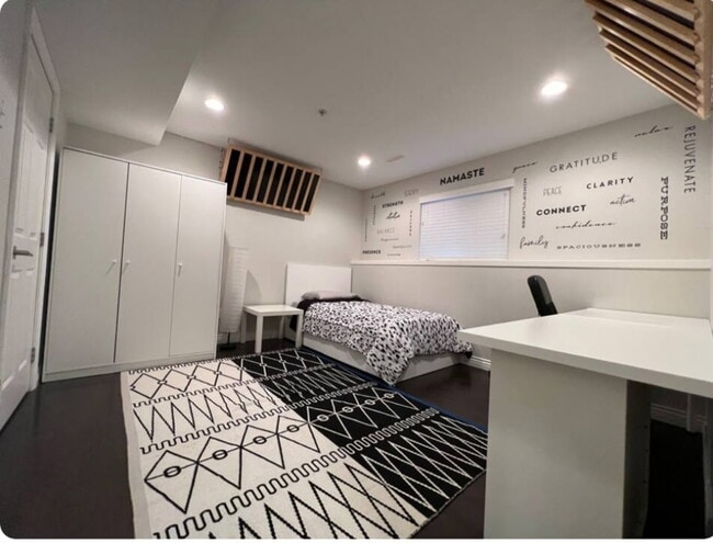 Building Photo - 10321 Robertson St