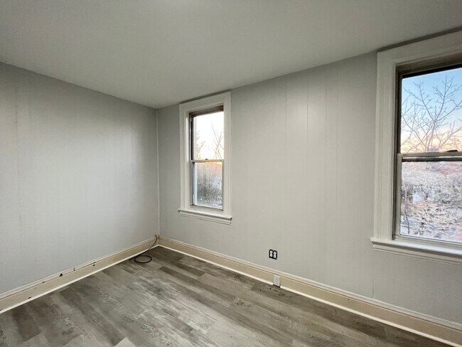 Foto del edificio - 346 Maple Ter