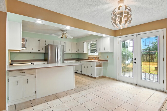 Foto del edificio - 24 Cinderella Ln NW