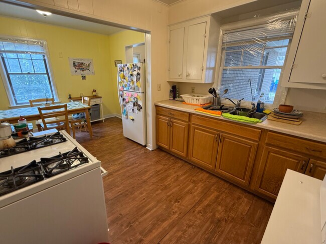 kitchen - 410 N 4th St