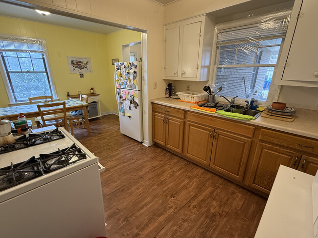 kitchen - 410 N 4th St