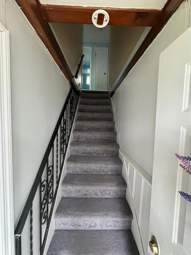 Building Photo - 35 Crag Ln