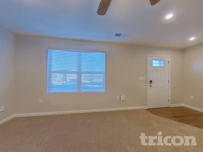 Foto del edificio - 8991 Celtic Dr