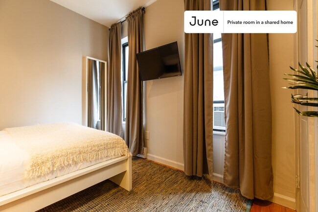 Foto del edificio - Private bedroom in 4 bed/1 bath Home