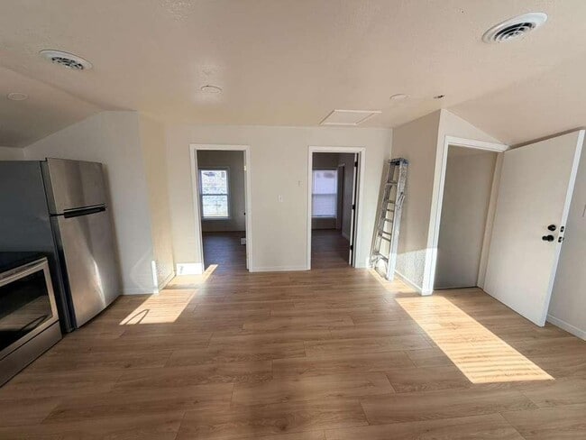 Building Photo - 653A W Bruce St - ?? EKO Homes | 2Bed, 1bath