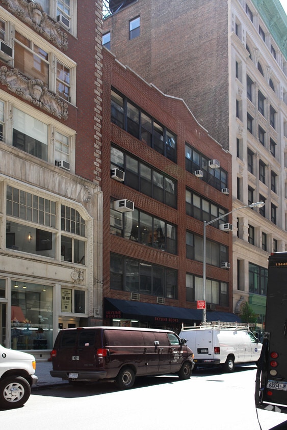 Building Photo - 11-13 W 18th St
