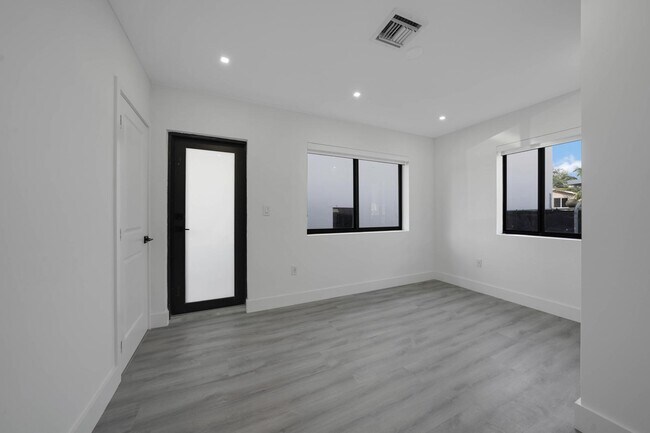 Foto del edificio - 1103 SW 12th St