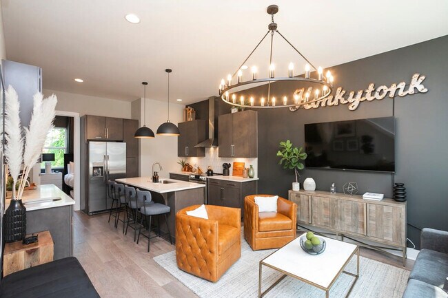 Building Photo - 1405 Napoleon St