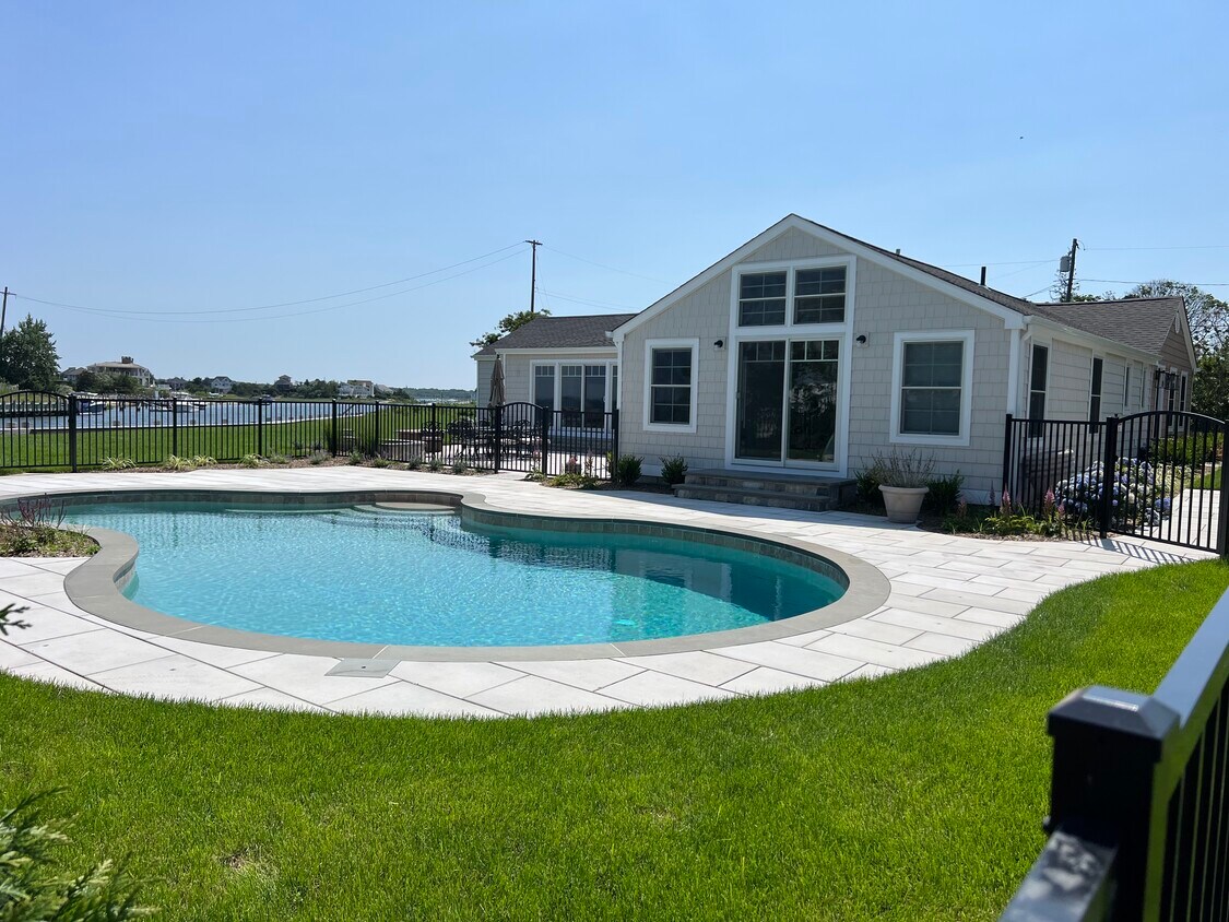 Primary Photo - 2 Peconic Cres