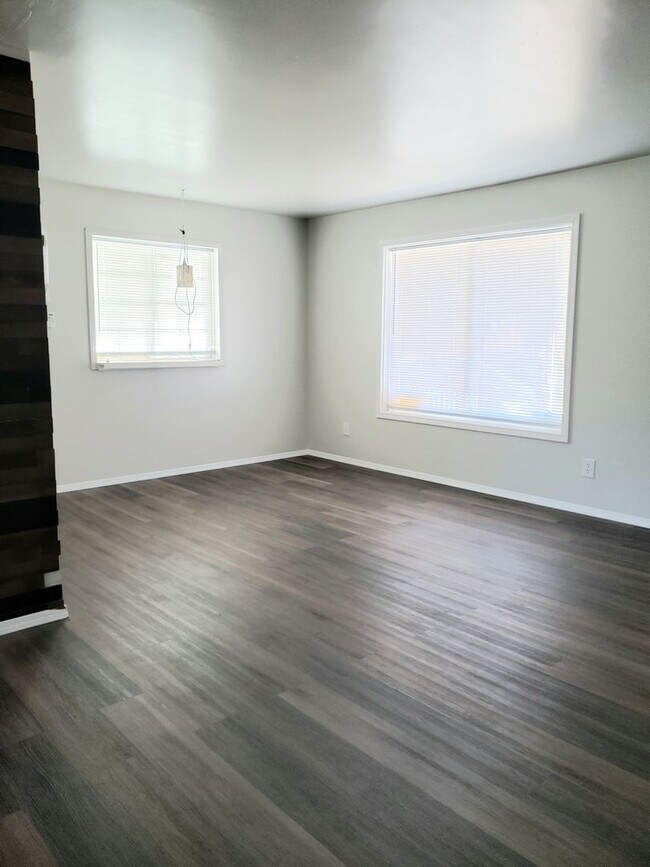 Foto del edificio - 303-307 Lewis St