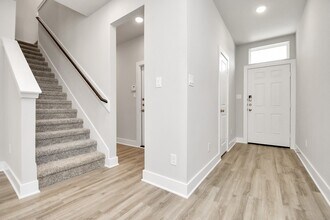 Building Photo - 21034 Shore Oak Dr