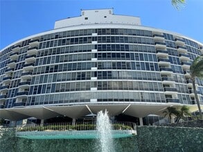 Building Photo - 900 Bay Dr