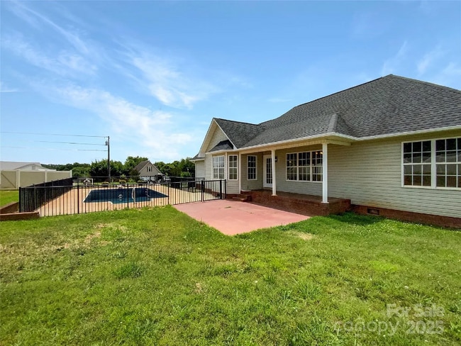 Building Photo - 4550 Briar Creek Rd
