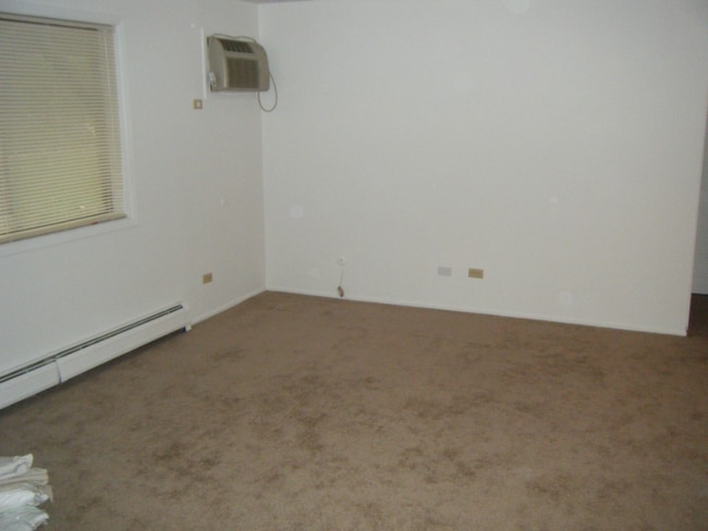 Foto del edificio - 547 Brookside Dr