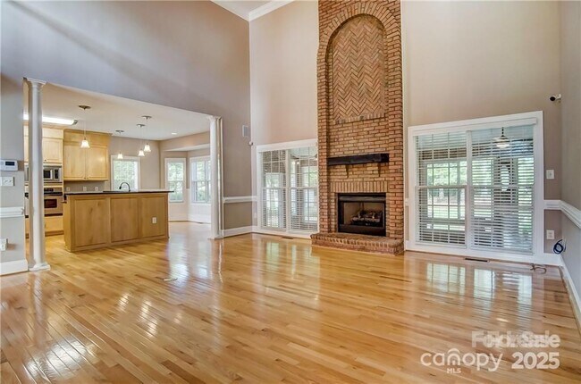 Foto del edificio - 8005 Weddington Downs Dr