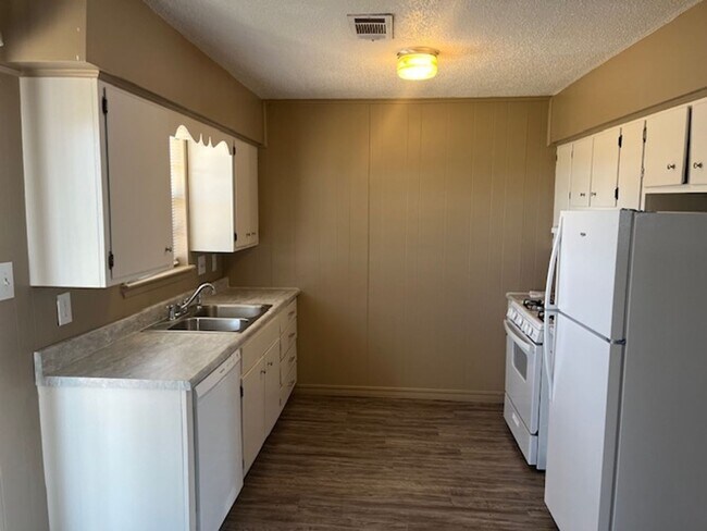 Foto del edificio - Welcome to your dream home in Russellville...