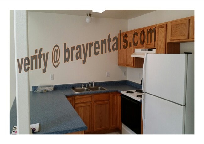 Building Photo - 493 Cedar Glen Way