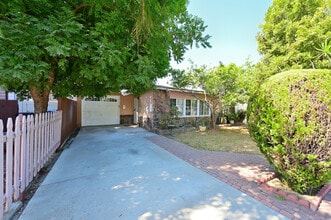 Building Photo - 326 E Olive Ave