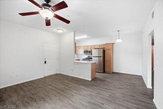 Building Photo - 2291 W Horizon Ridge Pkwy