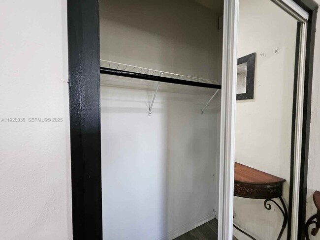 Foto del edificio - 19601 NE Miami Ct