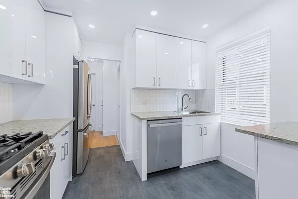 Building Photo - 100 Park Terrace W